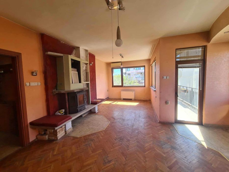 Многостаен Апартамент с Гараж – кв. Училищни, гр. Хасково