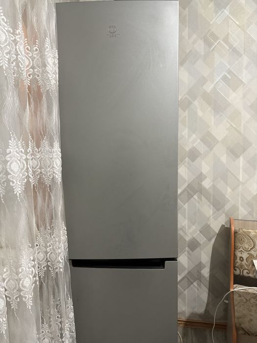 Холодильник сатылады