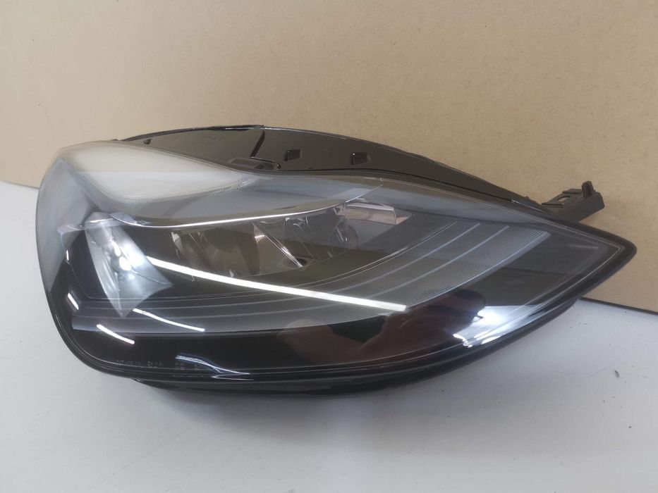 Тесла Модел 3 / Tesla Model 3 Дясна фара Full Led. Оригинална. В добро