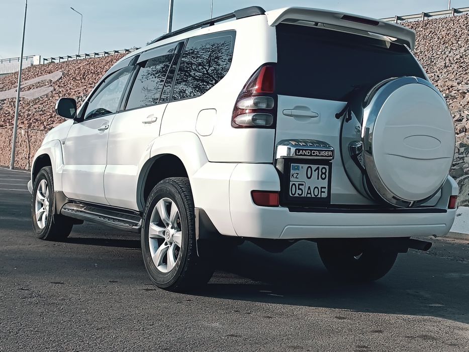 Тойота Прада белый жемчук СРОЧНО