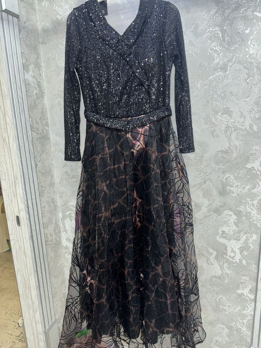 Vecherniy ko’ylak sotiladi