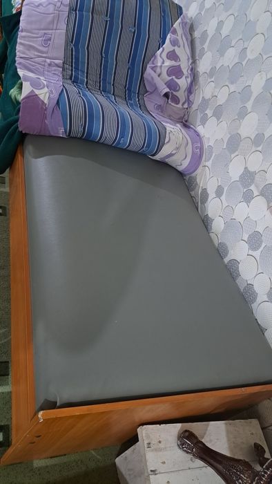 Шкаф и кровати 5штук.