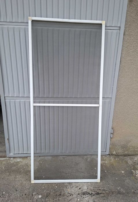 Комарник с метална рамка