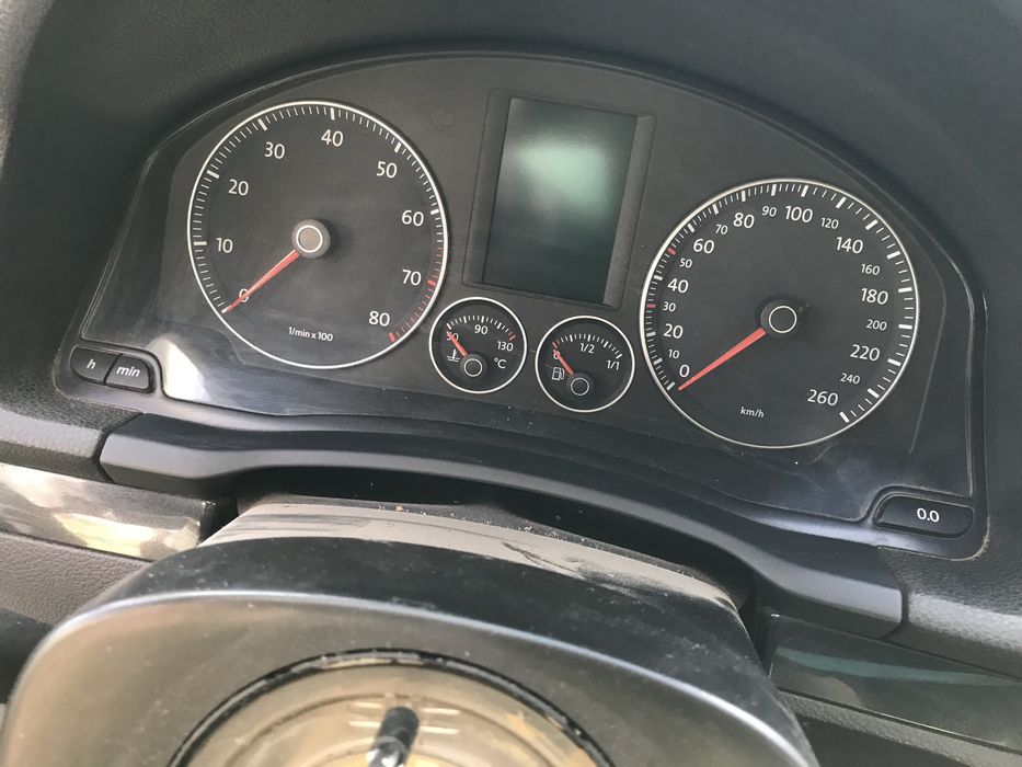 Голф 5 на части