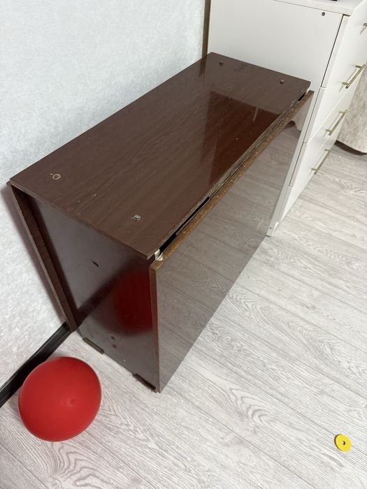 Продается стол книжка