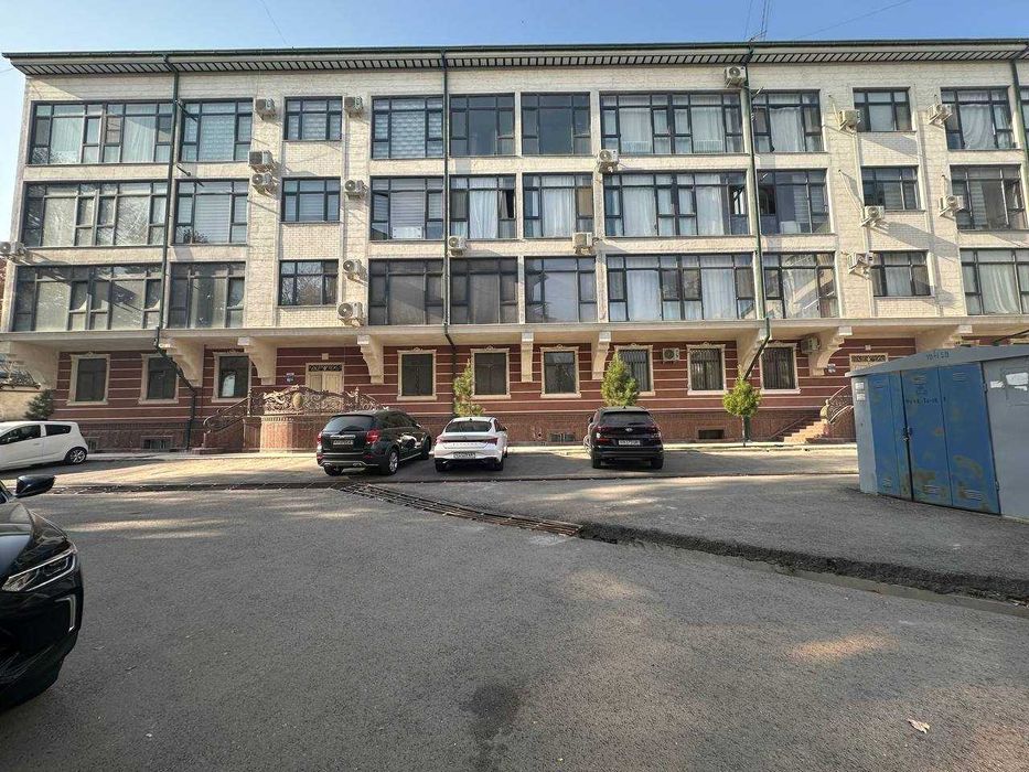 Продаю свою 3 комнатную квартиру в центре, Бульвар 117 кв.м.