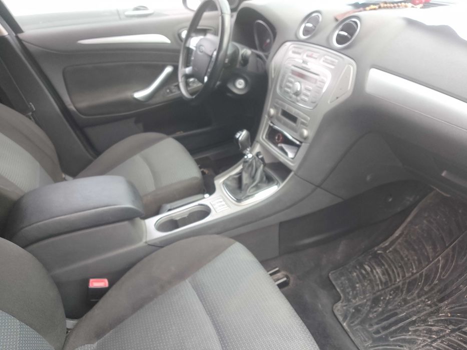 Masina Ford mondeo