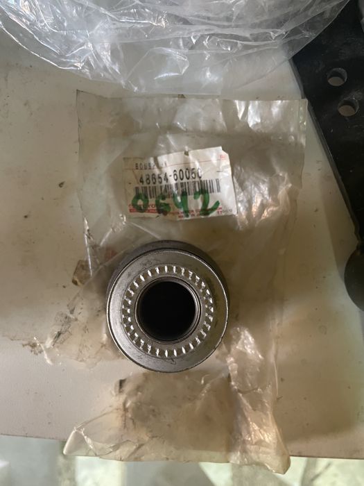 Запчасти на Tayota Rav4