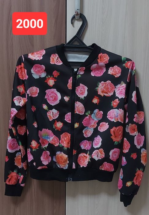 Продам женские кофточки