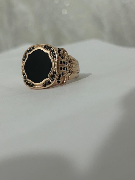 Продам новое золотое кольцо, печатка
