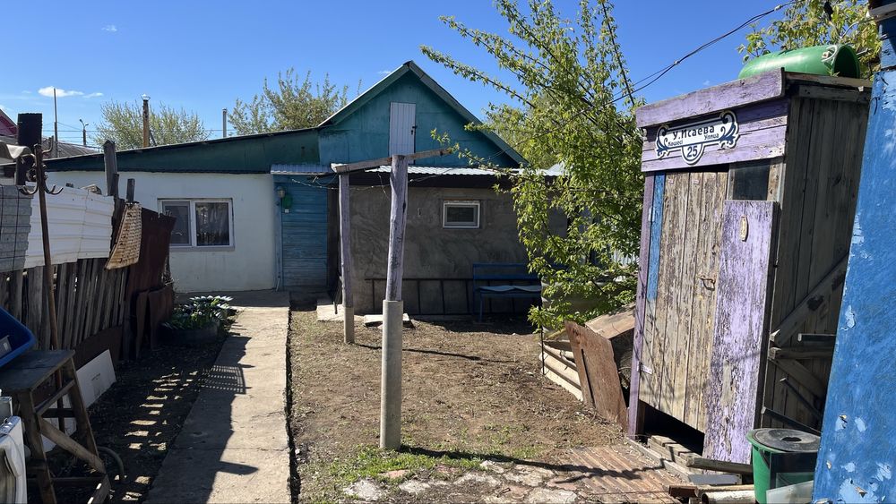 Продам дом в общем дворе срочно