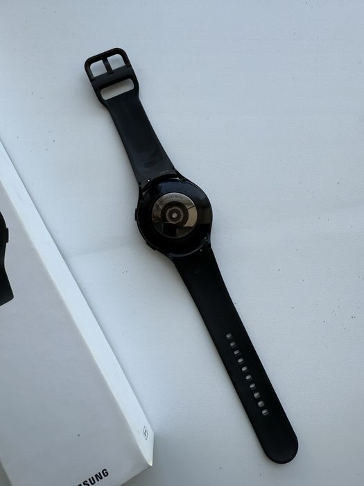 Смарт-часы Samsung Galaxy Watch 4