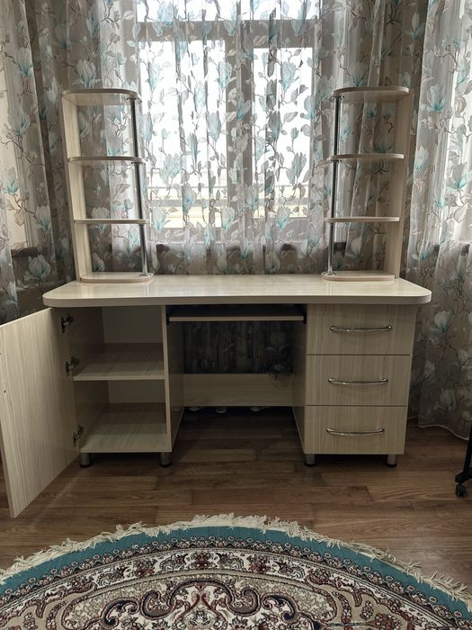 Рабочий стол  в белом цвете