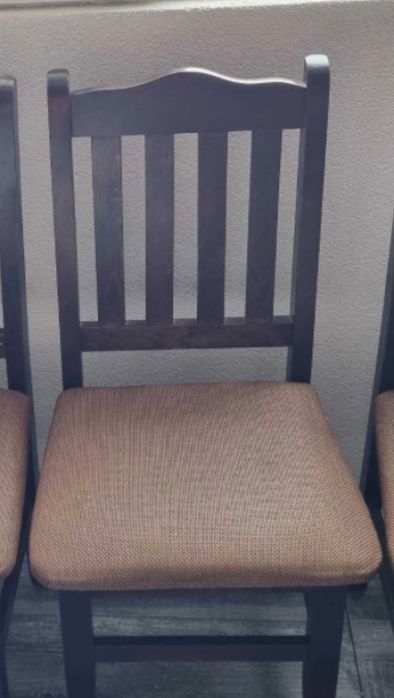 Маса с четири стола