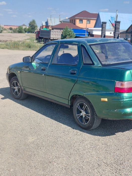 Автомобиль ВАЗ 21100