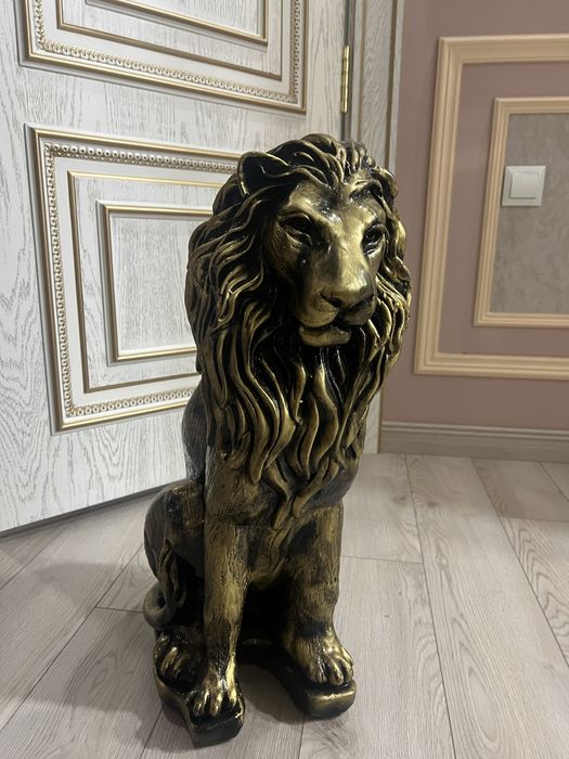 Скульптура большой лев сувенир