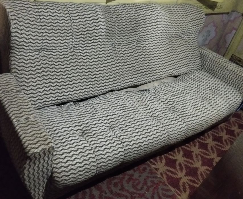 Divan kreslo ishlatilgan