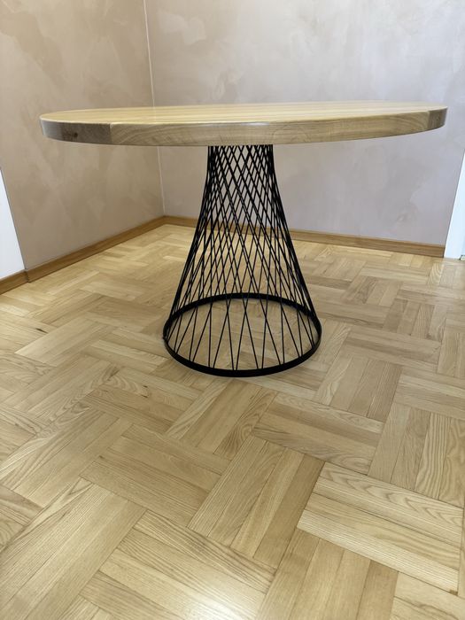 Маса от масивно дърво