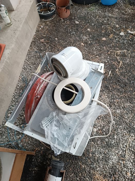 Vând centrala Boss în stare bună de funcționare.verificata recent