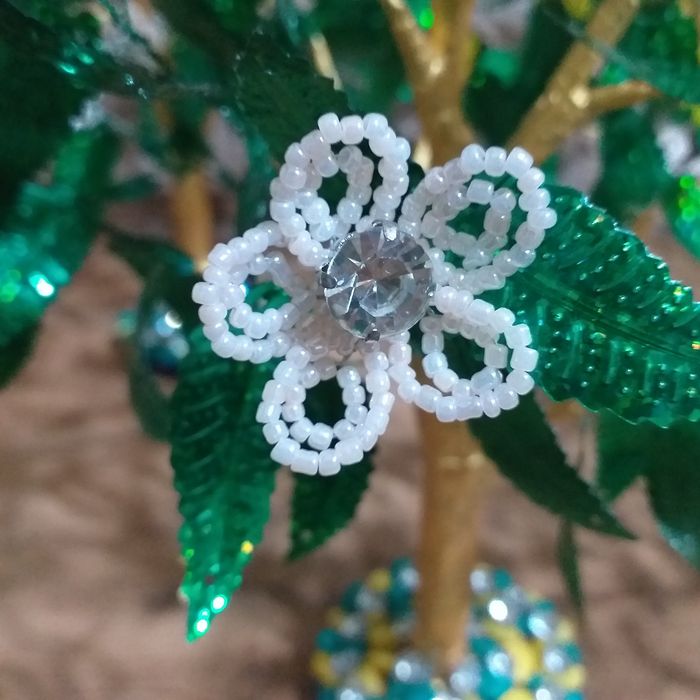 Деревья из бисера