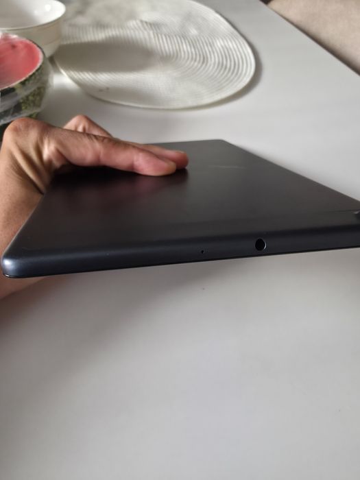 Продам планшет Samsung tab A10.1 LTE