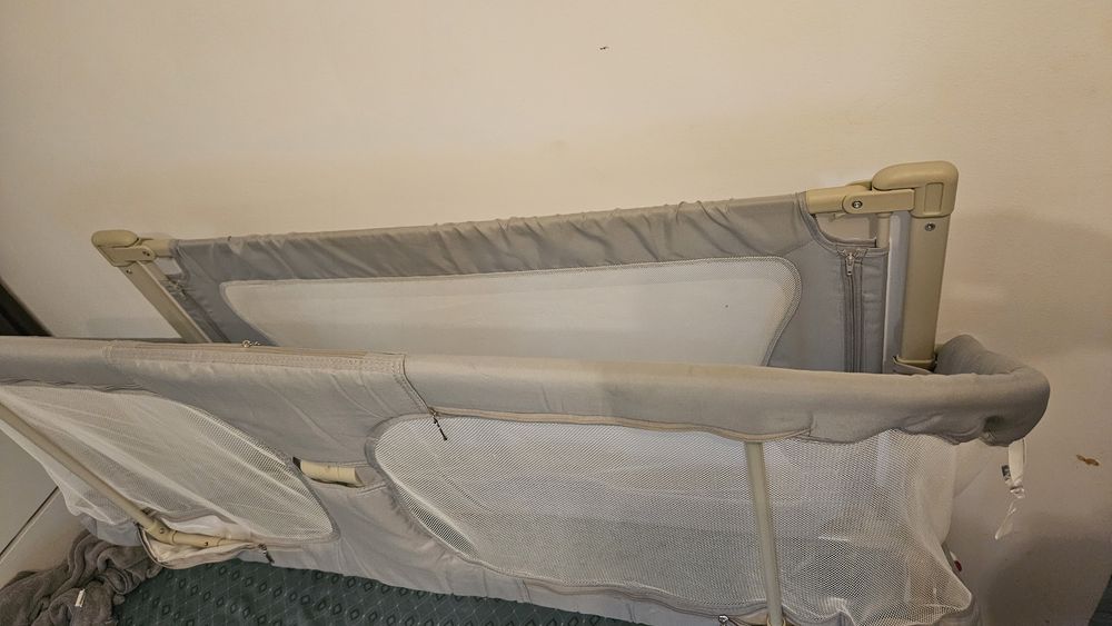 Cosleeper bebelusi atasabil in interiorul patului