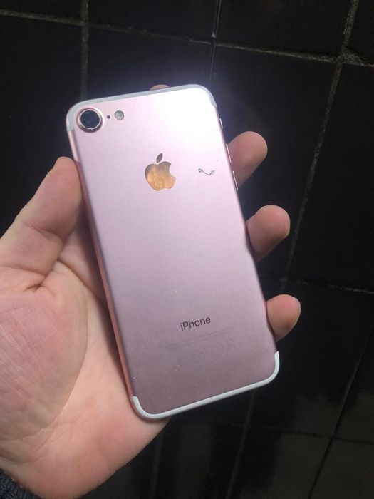 В продаже Айфон 7. 128Gb