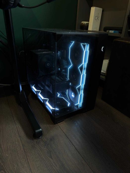 Vand PC Gaming cu periferice - ryzen 7 9800x3d + 9070 XT