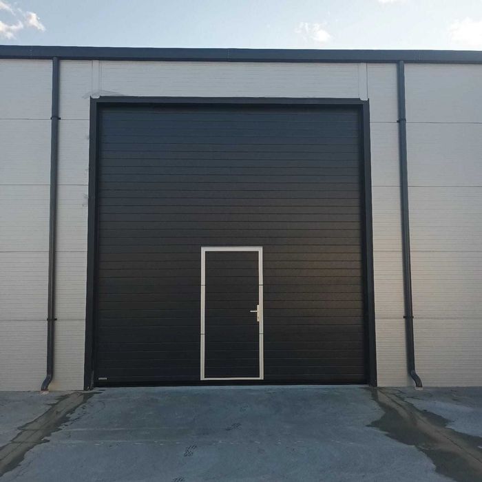Uși secționale industriale pentru Hale, Depozite, Service Auto