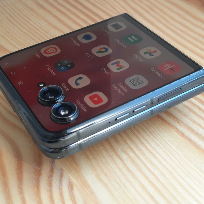 Motorola Razr 50 Ultra 5G 12GB RAM, 512GB impecabil, schimb doar cu Samsung S25 simplu (nu plus, ultra sau FE)