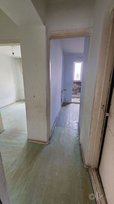 Srochna Mikrarayonda 2 xonalik uy sotiladi.