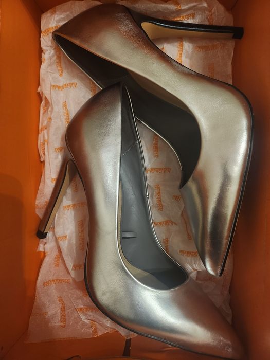 Сребристи обувки Zara