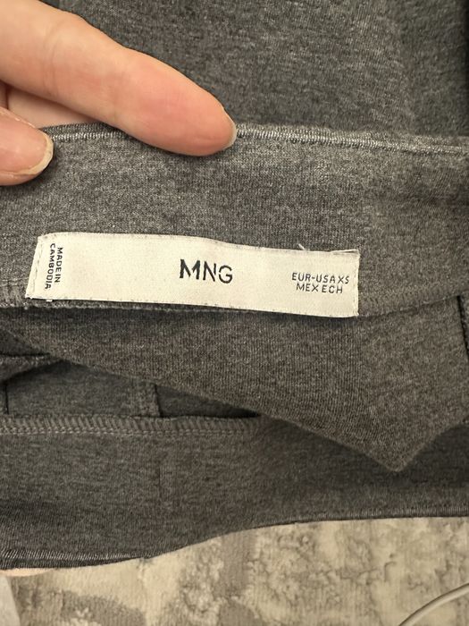 Серая мини юбка от Mango