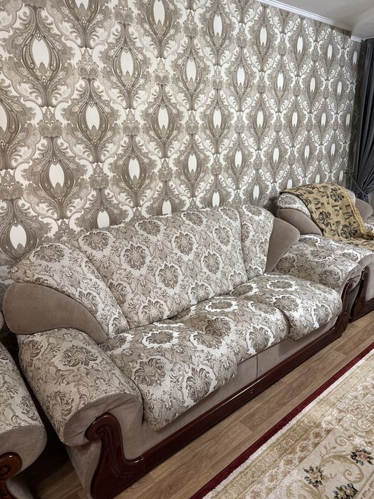 Продам диван с креслами