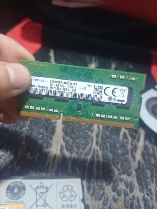 Vând piese de laptop nu vine prin courier venit la poarta