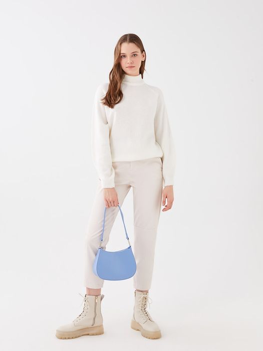 Нова дамска чанта багета за рамо нежно светло синя