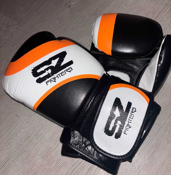 Продавам боксови ръкавици SZ Fighters