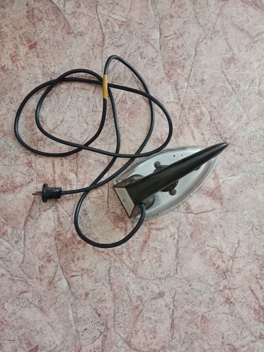 Продам утюг электрический