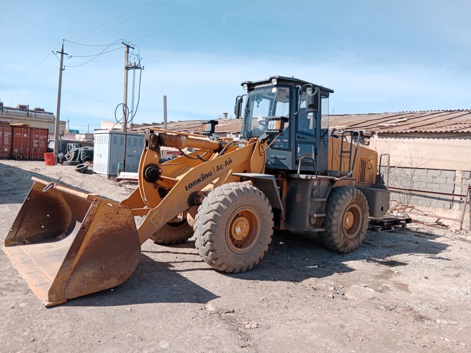 Услуги ковшового погрузчика 2 куба. ОУР. Наличный и безналичный расчет