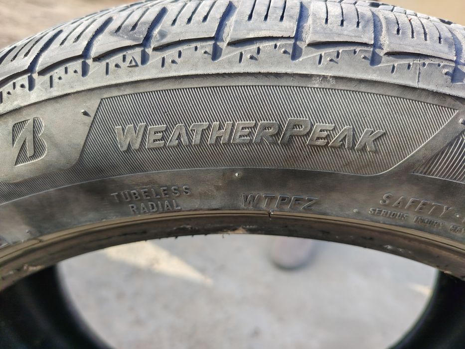 Шины липучки 235/45/18 Bridgestone