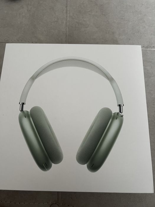 Продам наушники AirPods Max
