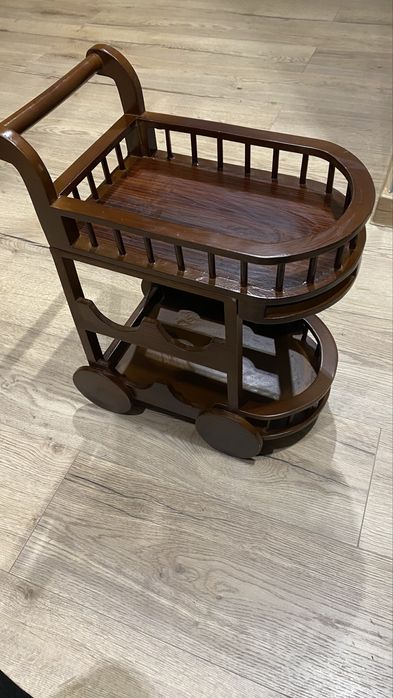 Поставка за бутилки и чаши