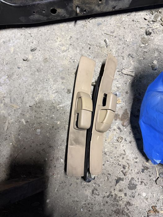 Боковой пластик и регулировки ремней