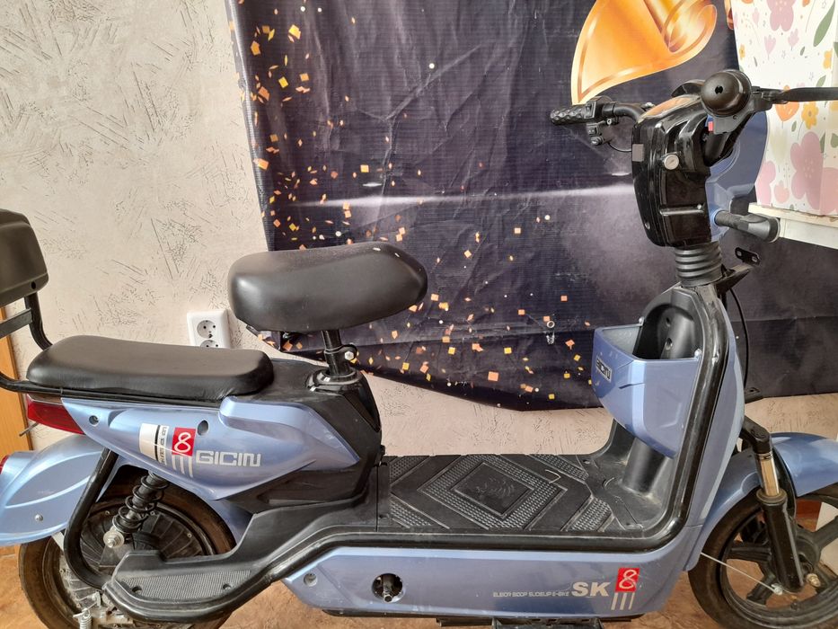 Продам скутер sk8