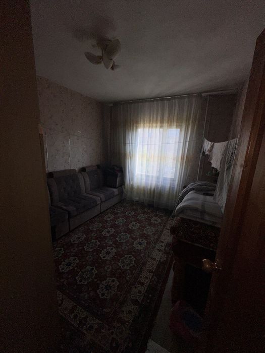 Продаётся трёхкомнатная на м-в Карасу 6 ( 275 школа )