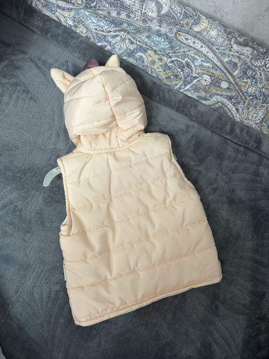 Продам жилетку на девочку