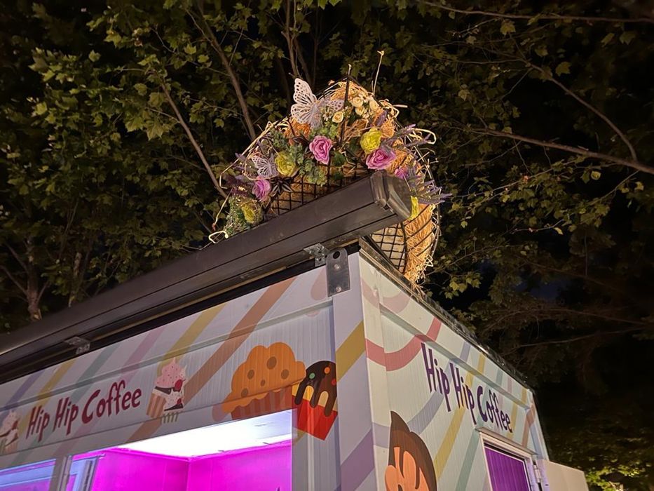 Suporturi decorative pentru flori, ghivece, sau alte decoruri