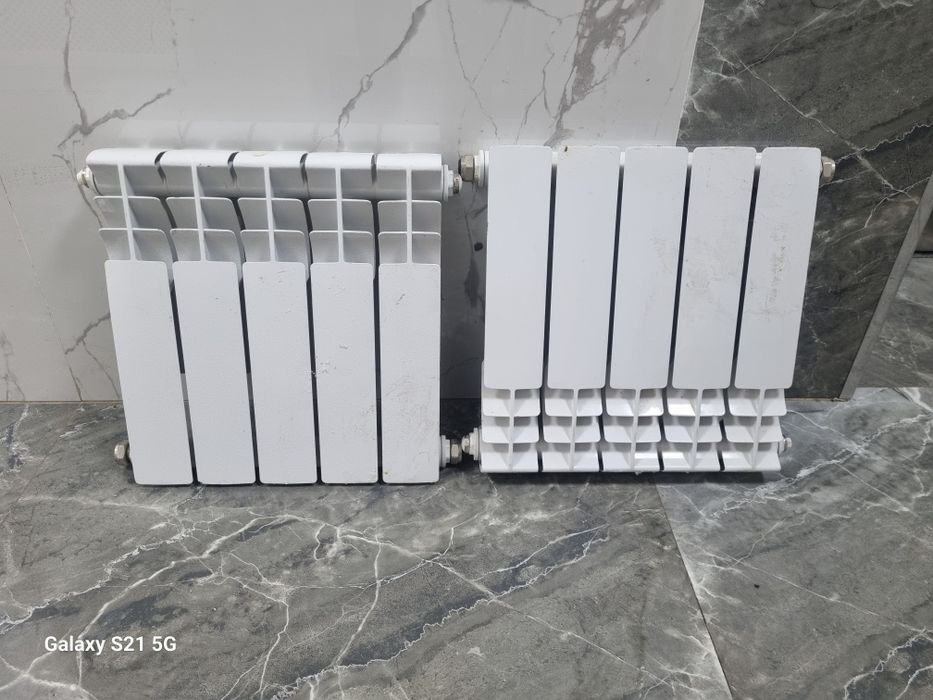 Продам 2 радиатора  размер  40×40