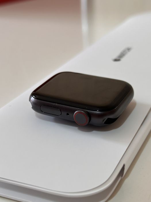 Продам Apple Watch SE 44mm