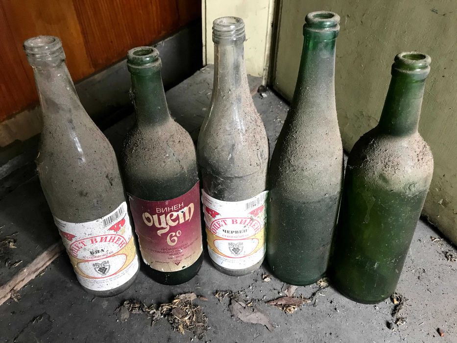 Продавам метални каси с или без бутилки 0.700 и бутилки 1 литър